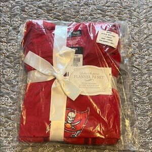 NFL Tampa Bay Buccaneers Flannel Pajama Set